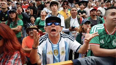 La Copa se escapó. Entre abrazos, lágrimas e incredulidad, así reaccionaron los aficionados argentinos al final de la final.