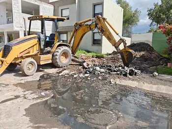 ¡Hasta una facia de auto! Sacan 4 toneladas de basura de dren pluvial en Tizayuca