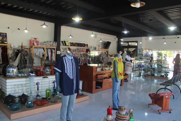 Fachada de la tienda de artesanías Hidarte en Pachuca.