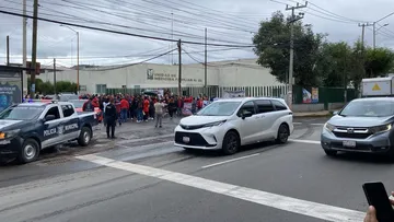 ¡Caos vial en el bulevar Colosio! Trabajadores del IMSS protestan frente a la Clínica 32 de Pachuca