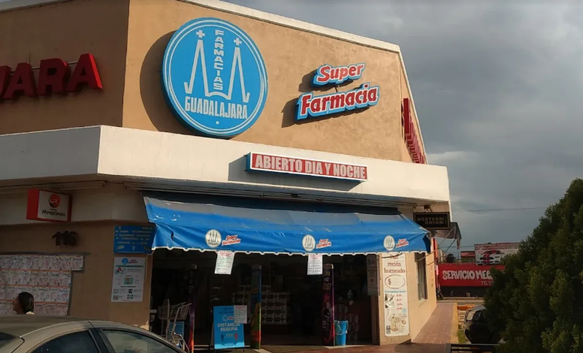 Asaltan Farmacias Guadalajara en Mineral de la Reforma; hombres armados lograron huir