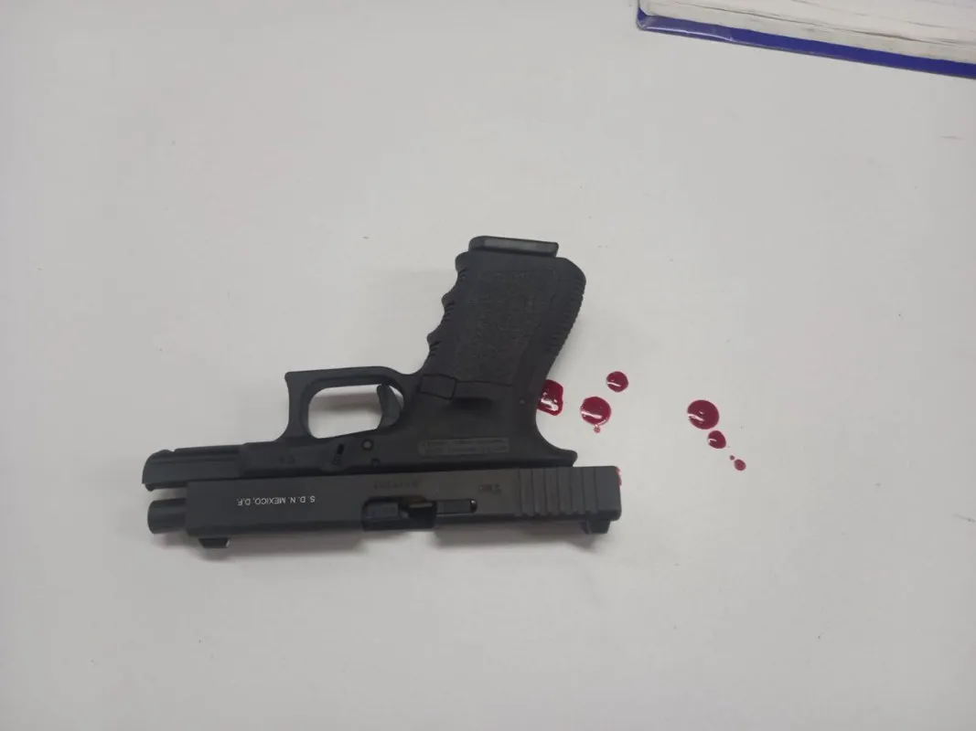 Menor lleva arma a escuela de Iztapalapa y se dispara