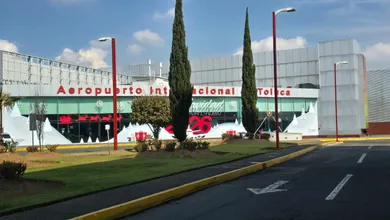 México realizó una nueva entrega masiva de capos del Altiplano a Estados Unidos, tras un fuerte operativo aéreo desde el penal en Edomex.