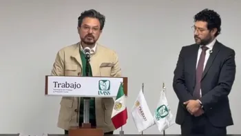 El director general del IMSS, Zoé Robledo, durante el anuncio de la nueva propuesta salarial para el personal del Seguro Social.
