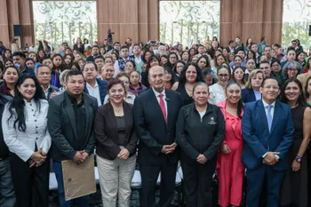 Natividad Castrejón llama a fortalecer el papel de las familias en la educación de Hidalgo