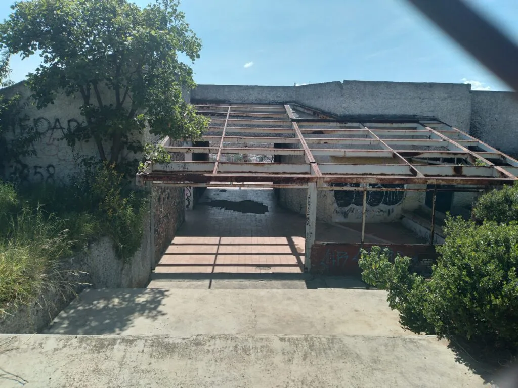 Conflicto legal y oposición vecinal detienen remodelación del zoológico municipal de Tulancingo