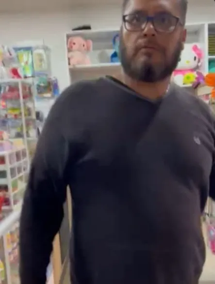 Trabajador de cafetería agrede a estudiante de medicina de la UAEH