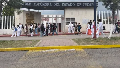 Evacúan escuela de la UAEH en Tepeji por fuerte olor a gas