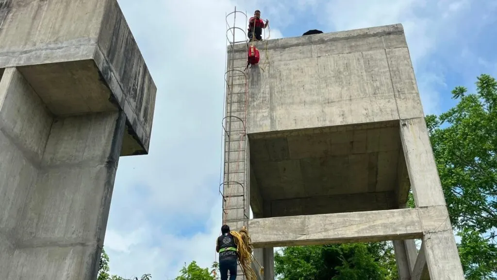 Tragedia en Huejutla: muere trabajador y otro resulta grave tras intoxicarse en un cárcamo de Huejutla