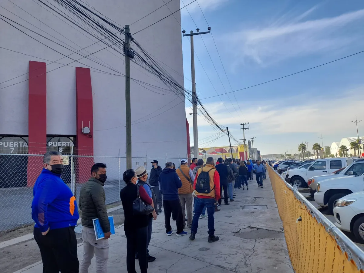 Reemplacamiento 2023: inicia con largas filas durante este primer día