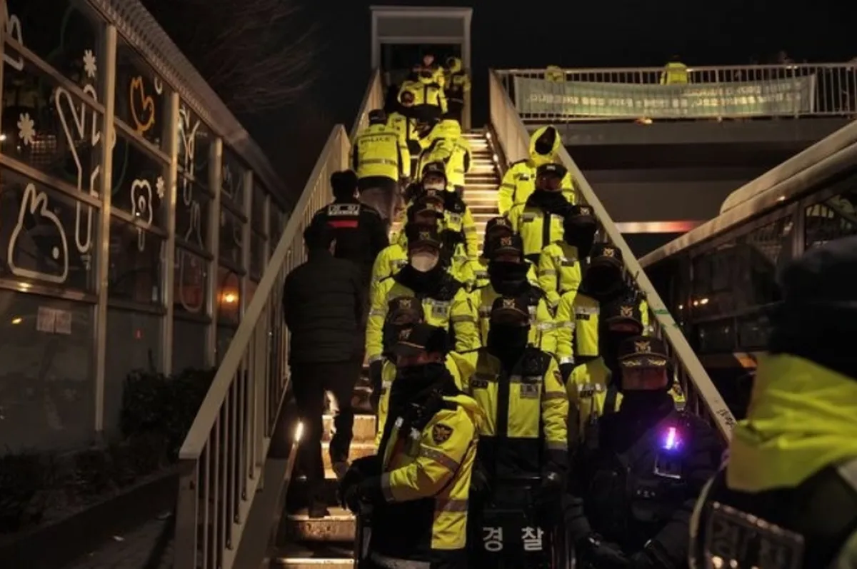 Movilizan fuerzas de seguridad para arrestar al expresidente Yoon Suk Yeol