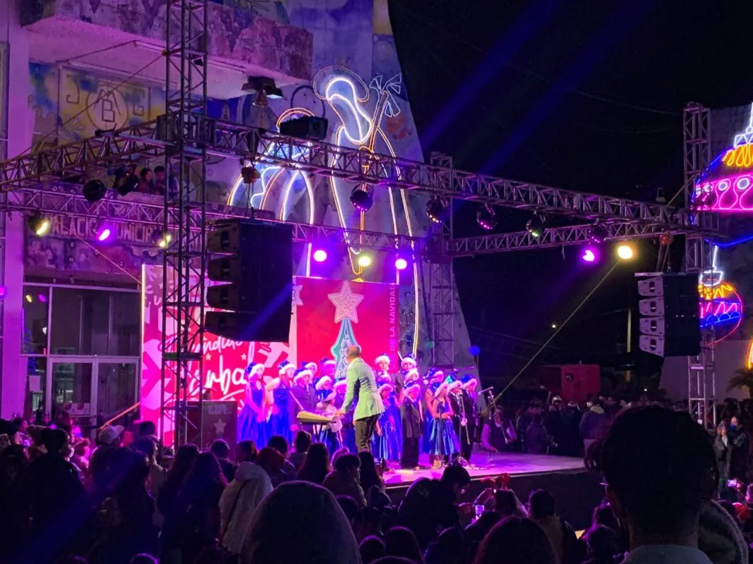 Realizan encendido del árbol navideño en Tizayuca