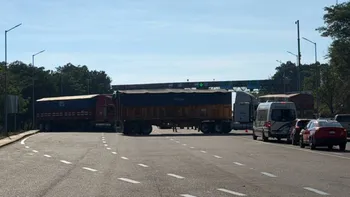 SEGOB llama a transportistas a evitar bloqueos carreteros que afecten la movilidad, el abastecimiento de productos y las actividades económicas.