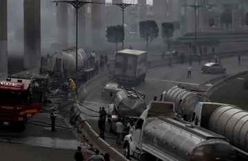 Sube a 21 la cifra de muertos por explosión de pipa en puente de La Concordia