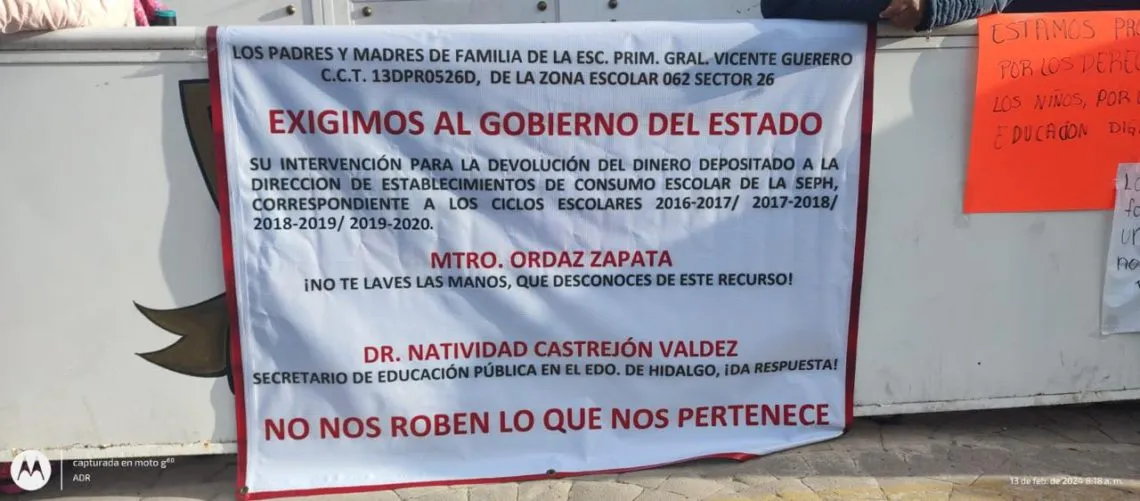 Tlahuelilpan: padres de familia cierran carretera; exigen devolución de dinero
