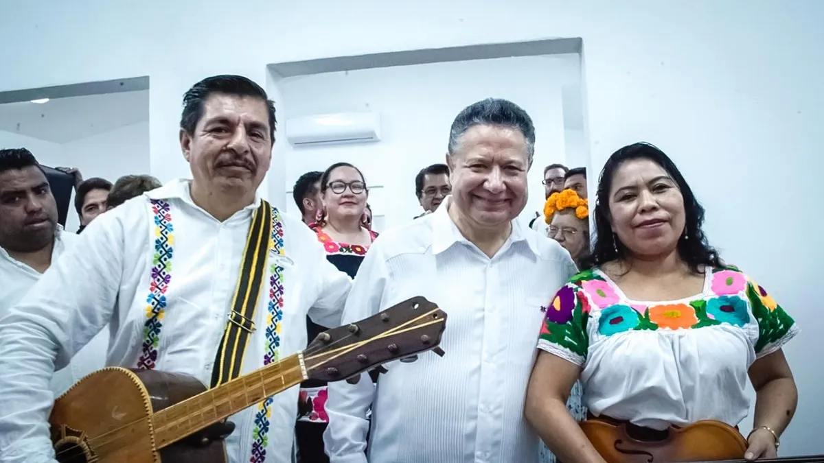 Julio Menchaca: hace falta pavimentar más de 7 mil kilómetros