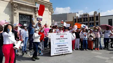 Diputados locales del PRI acuden a manifestación en contra de Reforma Electoral