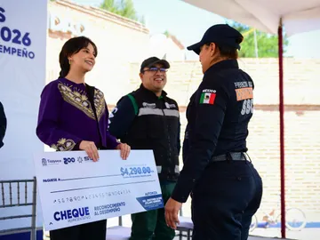 Tizayuca premia a 73 policías y anuncia dos entregas de estímulos económicos al año