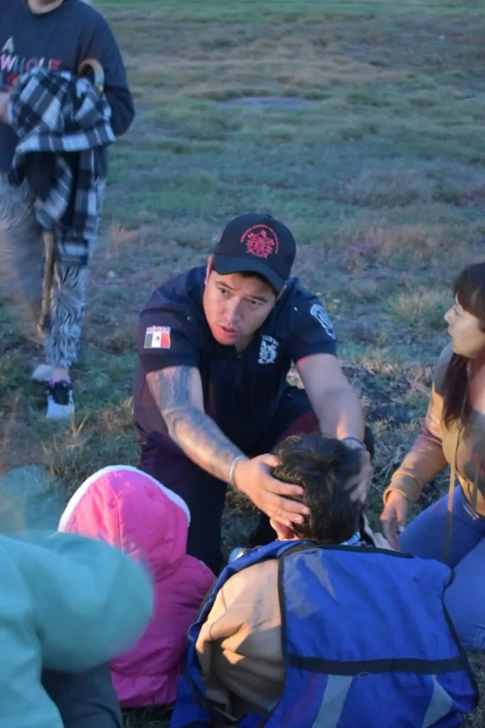 ¡Destrozos y terror! Tráiler robado embiste a una familia durante persecución en Tizayuca