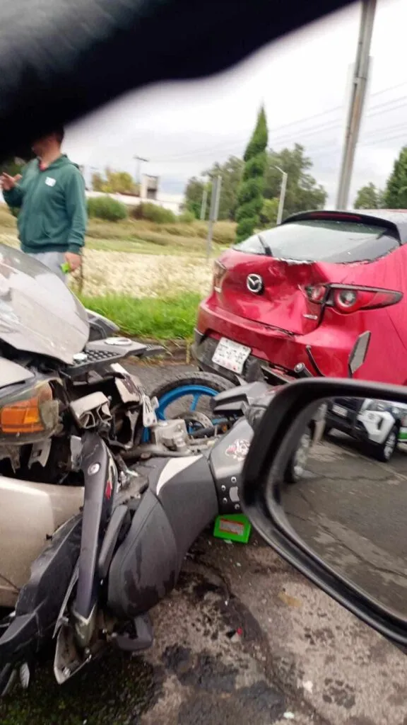 ¡Se estrelló en Las Torres! Motociclista resulta lesionado en Tizayuca