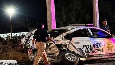 Patrulla de El Arenal queda destrozada tras fuerte choque con una camioneta; policías fueron llevados al hospital