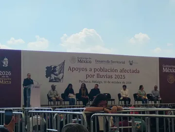 Claudia Sheinbaum entrega apoyos a familias afectadas por vaguada monzonica de 2025
