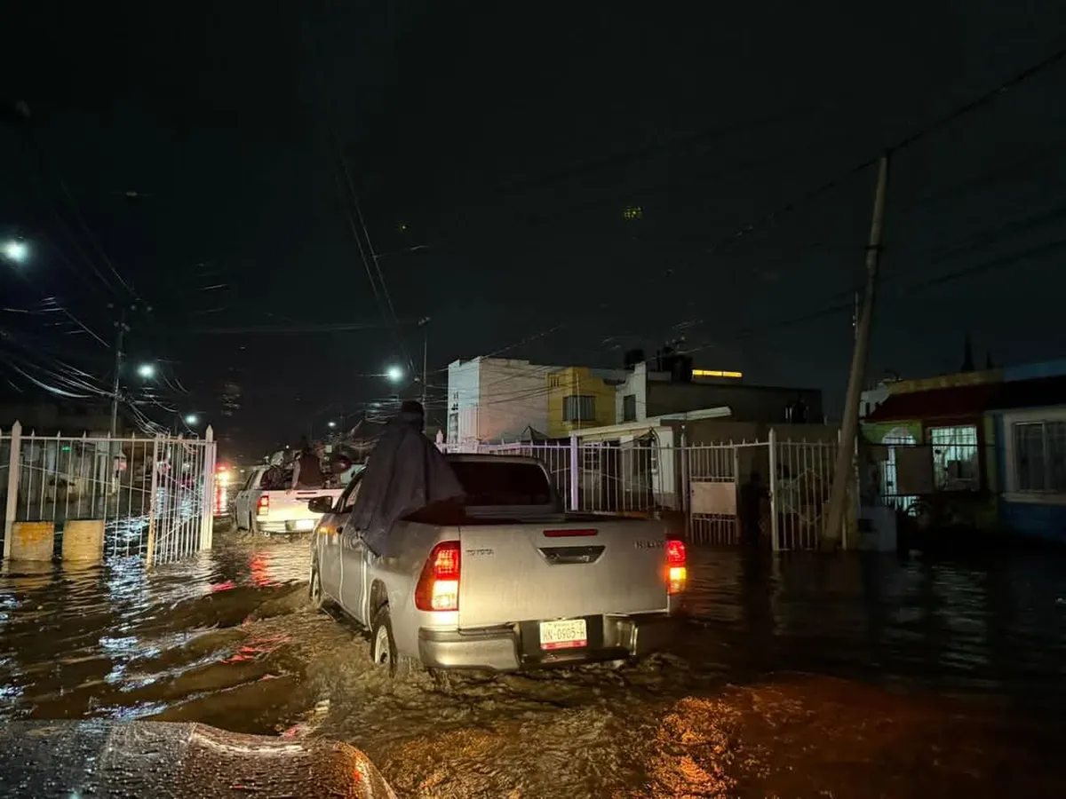 Habilitan albergues en Pachuca tras desbordamiento del Río de las Avenidas