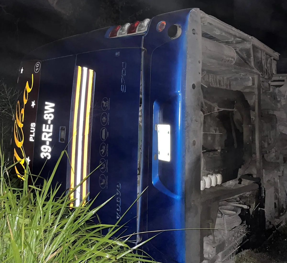 Vuelca autobús turistico en Pánuco