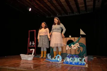 Casa Encantada recibe a Reloj Escena