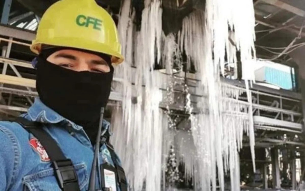 La tormenta invernal que se extiende en gran parte de Estados Unidos y el norte de México ha provocado desabasto de gas (en especial desde Texas por el congelamiento de ductos) a plantas de la CFE, como en la termoeléctrica de Nava, en Coahuila, el 16 de febrero de 2021. Foto cortesía CFE