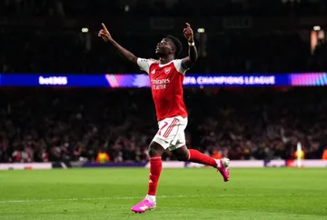 Bukayo Saka celebra el gol con el que el Arsenal clasifica a la final de la Champions League
