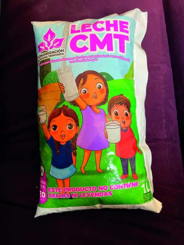 Denuncian a Benjamín Rico por venta de leche ‘gratuita’