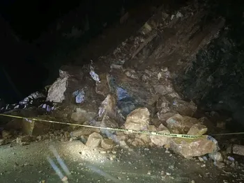 Lluvias provocan cortes de energía y deslaves en caminos de Nicolás Flores