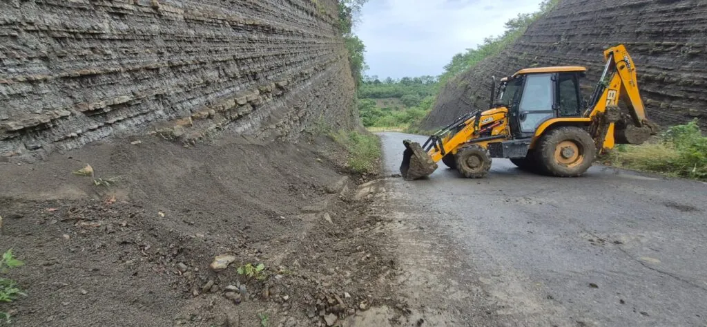 Hidalgo rehabilita caminos dañados por las lluvias en varios municipios
