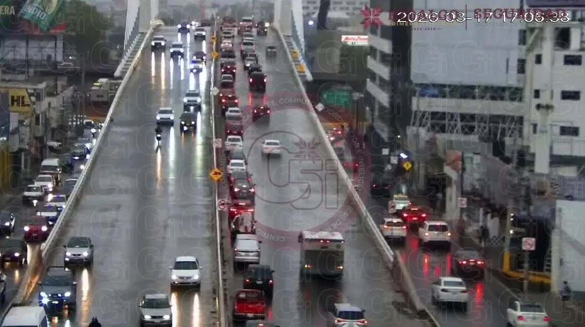 Pachuca: carambola en el puente atirantado genera tráfico intenso en el bulevar Colosio