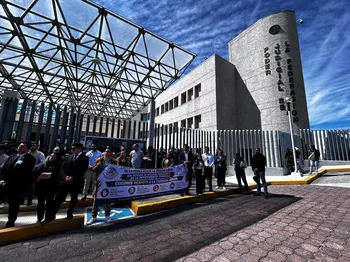 Trabajadores del Poder Judicial de la Federación se manifiestan en Pachuca.