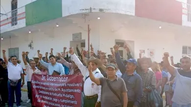 Presidencia de Huehuetla cumple cinco días tomada por extrabajadores: exigen pagos y reinstalación