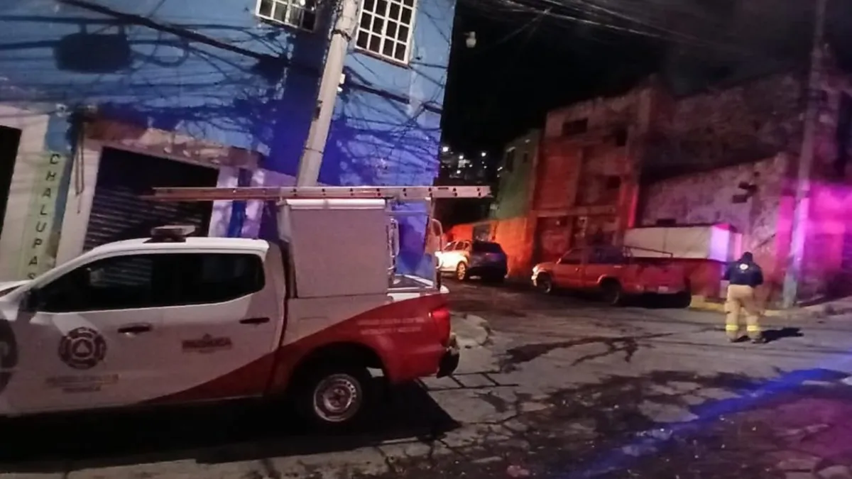 Bomberos sofocan incendio en vivienda