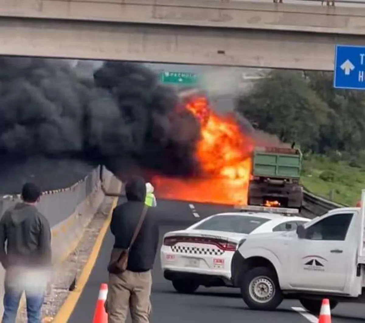 Tráiler se incendia en el Arco Norte, provoca un bloqueo temporal
