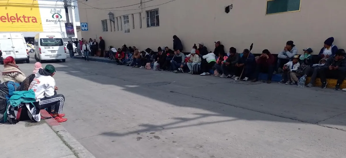 Video: Migrantes quedan varados en Tula; piden más camiones