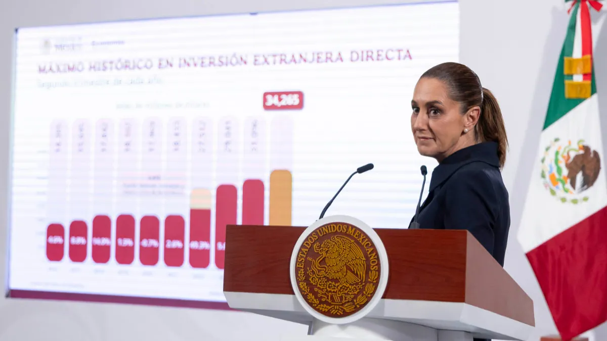 México alcanza máximo histórico en inversión extranjera, destaca Claudia Sheinbaum en Palacio Nacional.