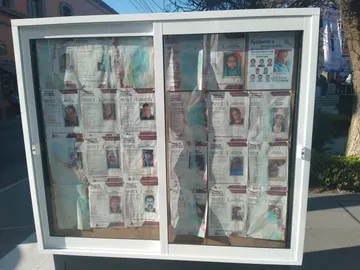Inoperante, tablero de la CDHEH en Tulancingo; humedad borra datos de desaparecidos