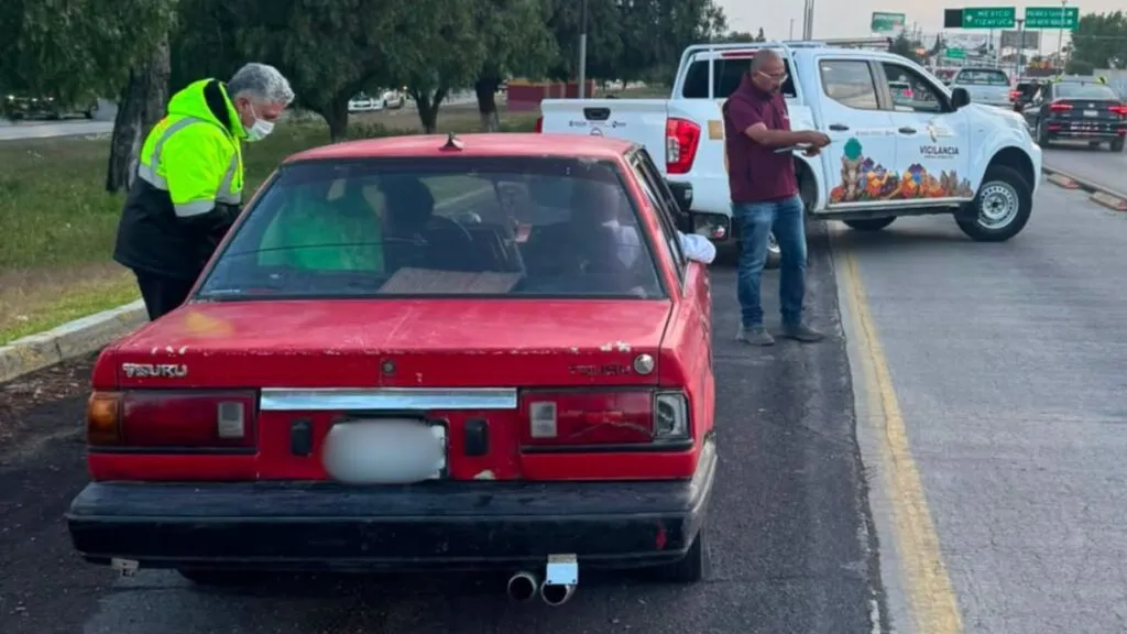 ¡Ya comenzó! Van10 amonestaciones en un día por invadir el carril exclusivo del Tuzobús