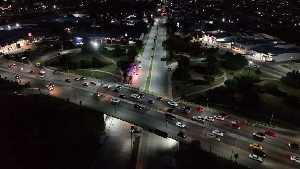 Pachuca moderniza el alumbrado del bulevar Everardo Márquez con tecnología LED