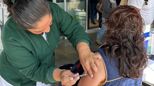 Módulo de vacunación contra influenza y Covid en Pachuca