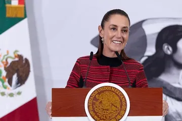 Claudia Sheinbaum entrega apoyo a millones de madres