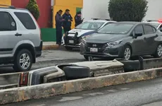 Auto dentro de canal en Chavarría