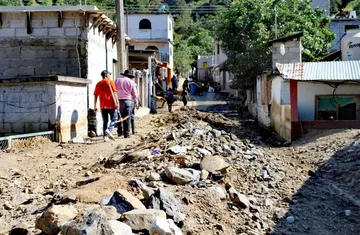 “Les da pena pedir otra casa”: Habitantes regresan a zonas de riesgo en Tianguistengo