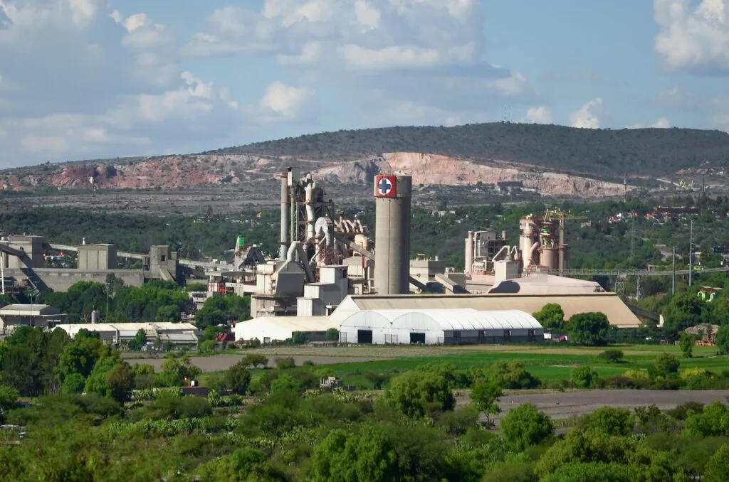 La Cruz Azul, se ve en la necesidad de suspender salarios de la planta en Hidalgo