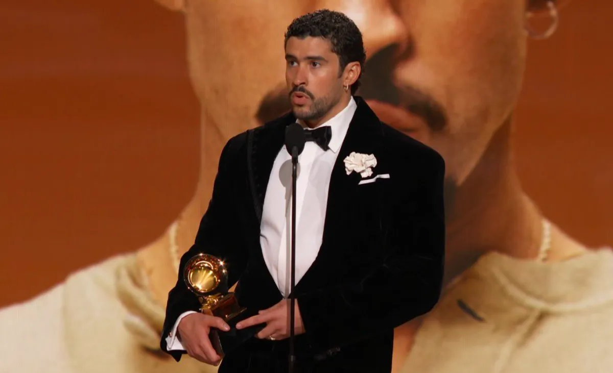Bad Bunny lanza mensaje político en los Grammy 2026 durante su discurso